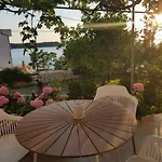 In With Sea View, Terrace, Air Conditioning, Wifi 4552-6 * Supetarska Draga