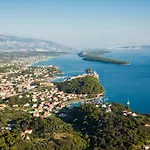 In With Sea View, Terrace, Air Conditioning, Wifi 4552-6 * Supetarska Draga